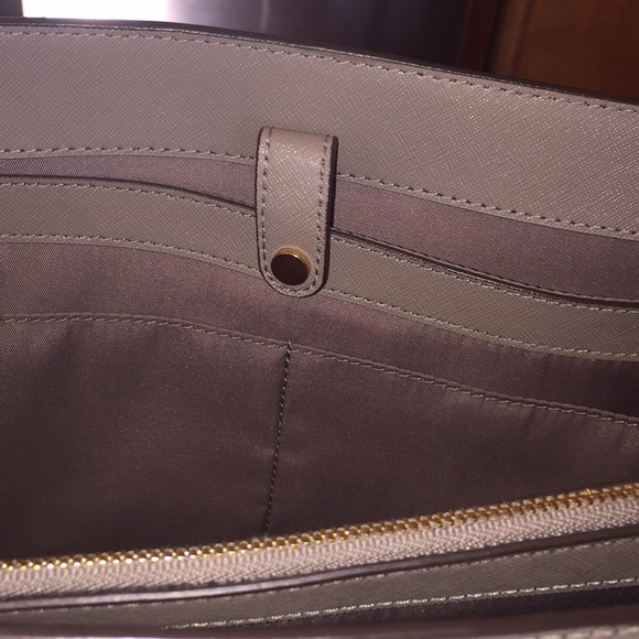 Tory Burch Robinson Tote - Picture 6 of 8